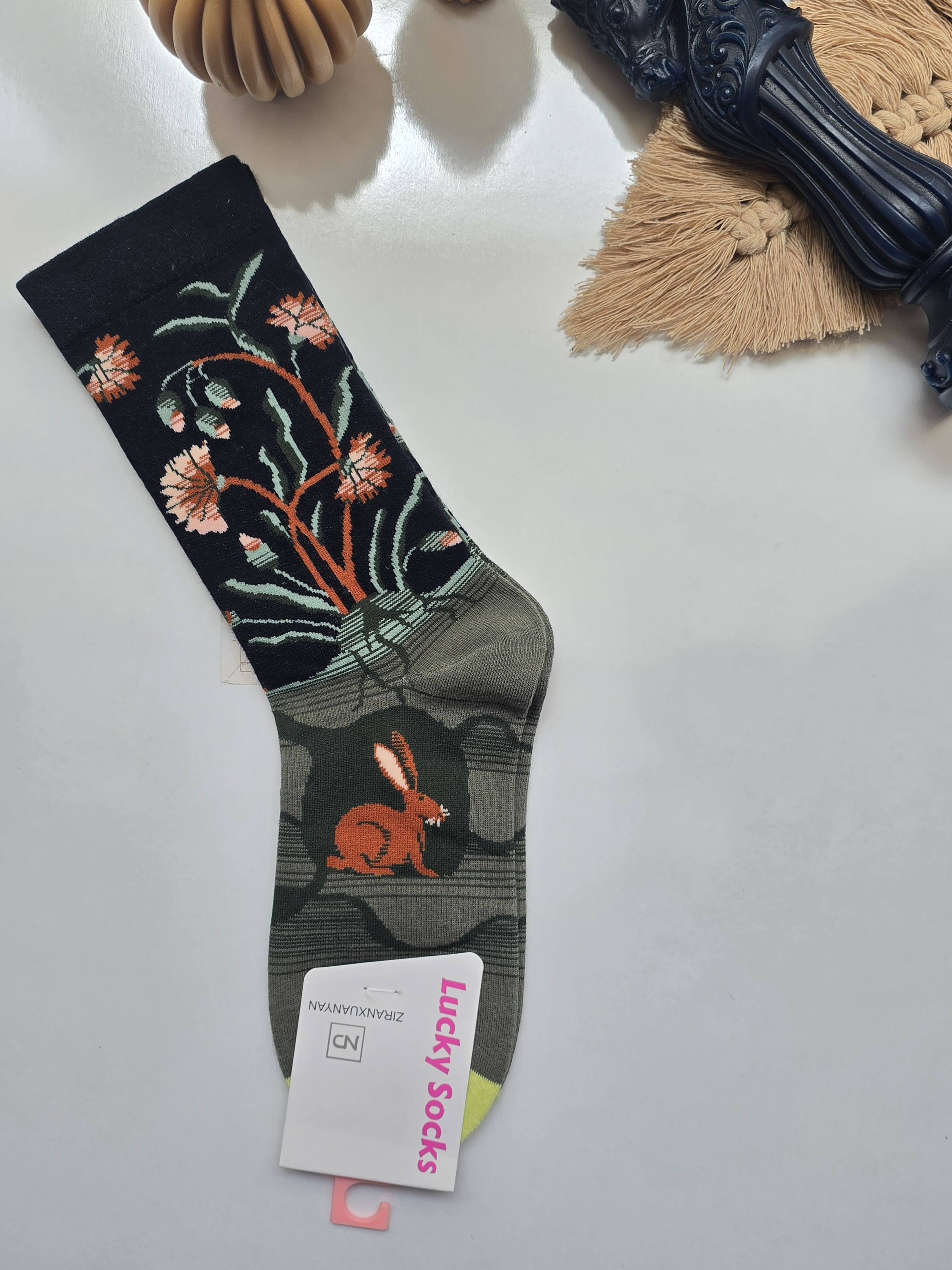جوراب ساقدار فانتزی lucky socks طرح گل و خرگوش 